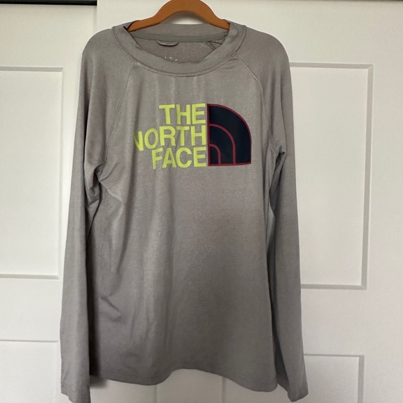 The North Face UPF 40 gray shirt size L - Like new - Picture 1 of 4